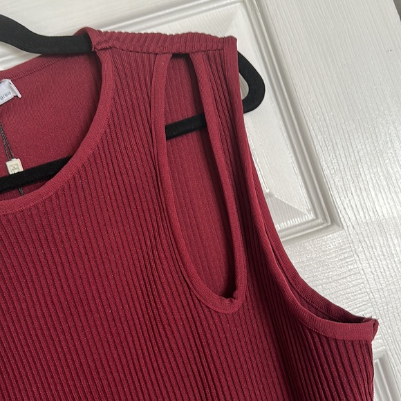 BYEGREIS | Ribbed Cutout Sleeveless Top - Picture 2 of 6